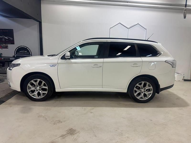 Begagnad Mitsubishi Outlander 203 HK (149 kW) 2014 Vit SUV