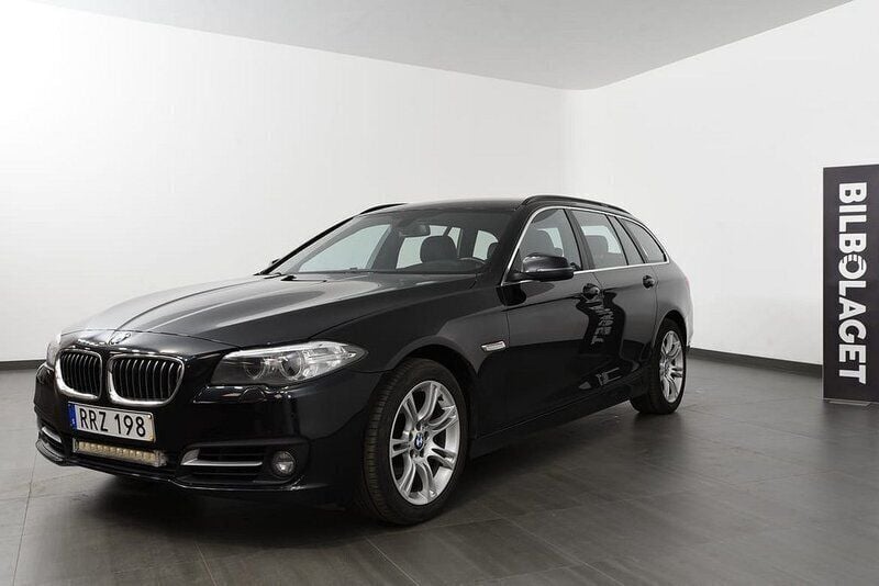 Svart Begagnad 2016 BMW 520 Kombi | 154 800 kr (Marknadspris) - Bild 1/4