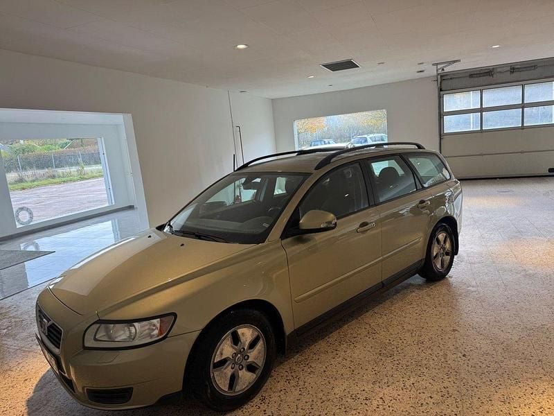 Grön Begagnad 2009 Volvo V50 Kombi | 28 900 kr (Marknadspris) - Bild 1/4
