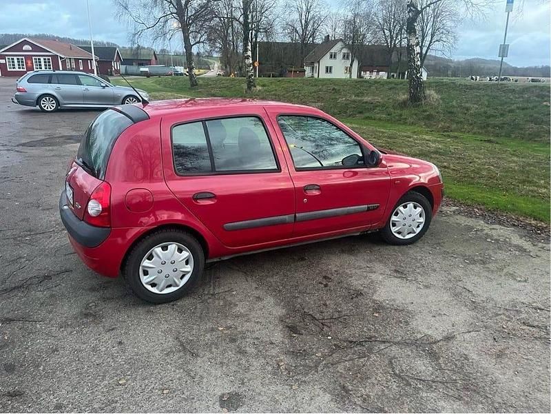 Begagnad 2001 Renault Clio II Expression Halvkombi | 14 500 kr (Marknadspris) - Bild 1/3