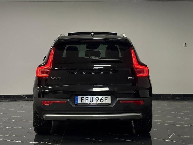 Begagnad Volvo XC40 Momentum 179 HK (131 kW) 2020 Svart SUV