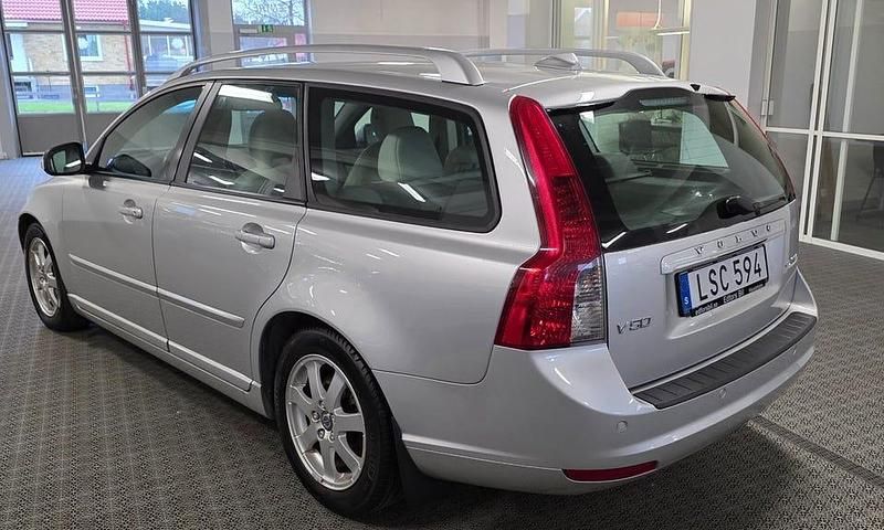 Begagnad Volvo V50 Momentum 116 HK (85 kW) 2011 Grå metallic Kombi
