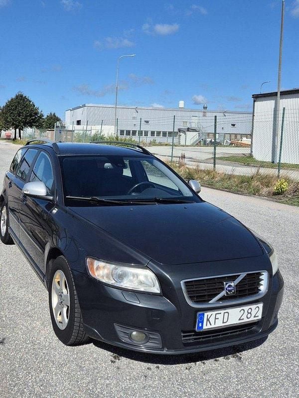 Grå Begagnad 2010 Volvo V50 Kombi | 29 000 kr (Superpris) - Bild 1/4