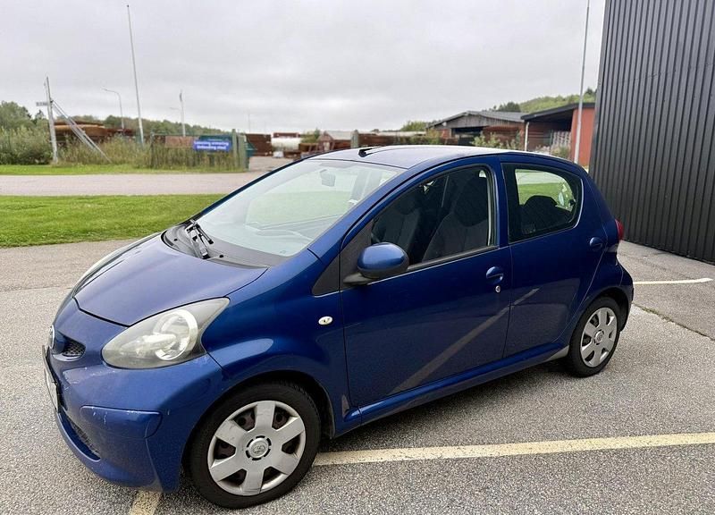Blå Begagnad 2007 Toyota Aygo Halvkombi | 31 000 kr (Marknadspris) - Bild 1/4