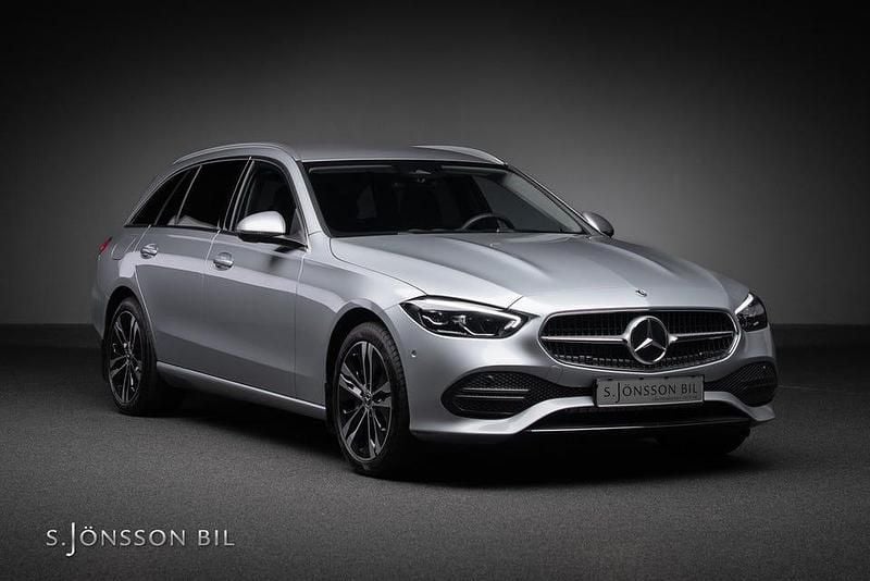 Silver Begagnad 2024 Mercedes C300e Kombi | 439 000 kr (Superpris) - Bild 1/4