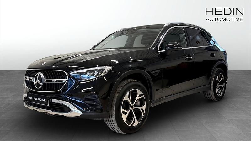 Svart Begagnad 2023 Mercedes GLC300e SUV | 549 000 kr (Bra pris) - Bild 1/4