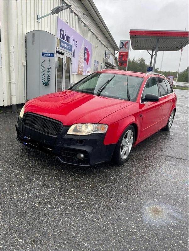 Röd Begagnad 2005 Audi A4 Comfort Kombi | 31 000 kr (Dyr) - Bild 1/4