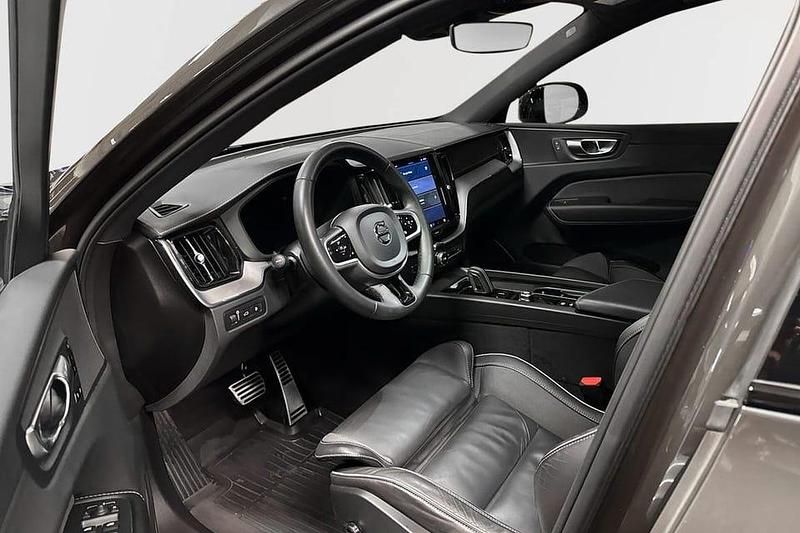 Begagnad Volvo XC60 R-Design 355 HK (261 kW) 2022 Grå SUV