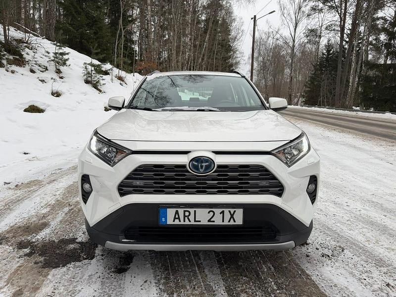 Begagnad 2020 Toyota RAV4 Hybrid SUV | 259 900 kr (Superpris) - Bild 1/4