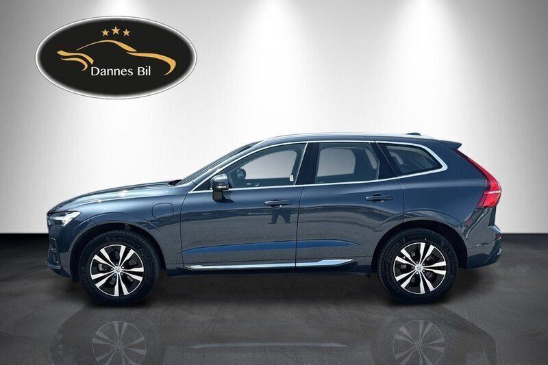 Mörkblå (blå) Begagnad 2021 Volvo XC60 Momentum SUV | 425 999 kr (Bra pris) - Bild 1/4