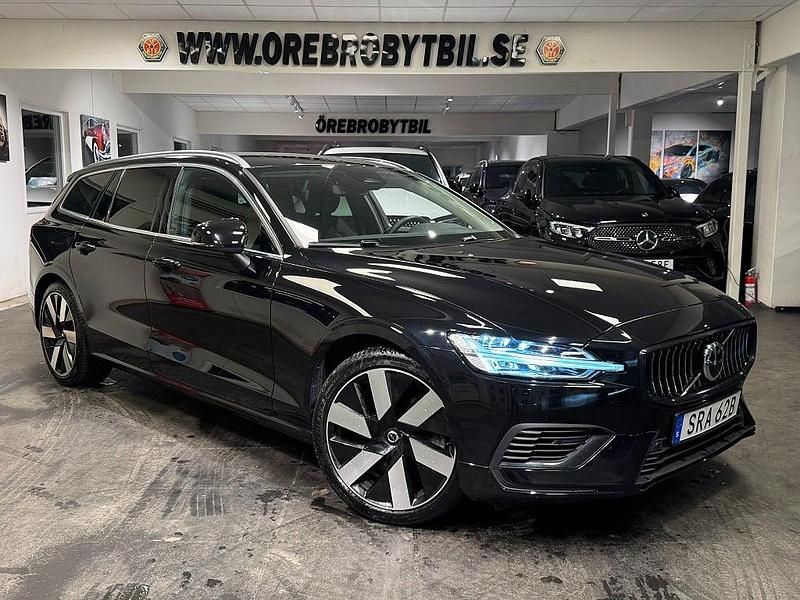 Svart Begagnad 2023 Volvo V60 Core Kombi | 428 900 kr (Lite dyr) - Bild 1/4