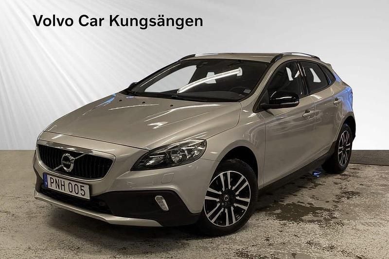 Brun Begagnad 2018 Volvo V40 Business Edition Halvkombi | 199 900 kr (Marknadspris) - Bild 1/2