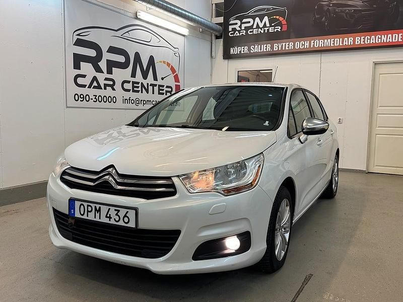 Vit Begagnad 2014 Citroën C4 Halvkombi | 59 900 kr (Marknadspris) - Bild 1/4