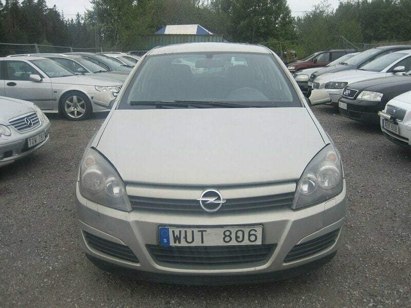 Grå Begagnad 2005 Opel Astra Enjoy Halvkombi | 7 900 kr (Superpris) - Bild 1/4