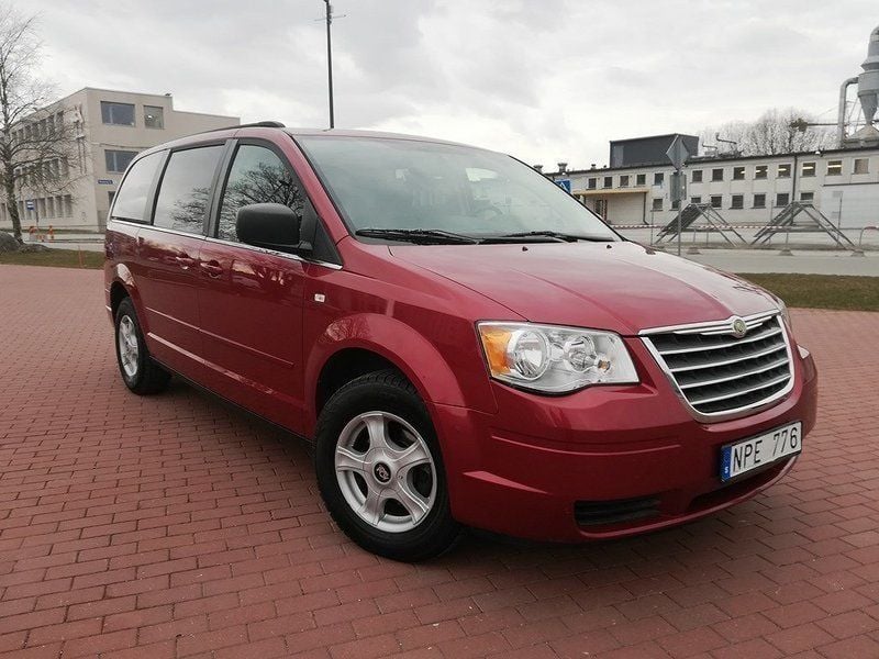 Begagnad Chrysler Grand Voyager 164 HK (120 kW) 2008 Röd Minibuss