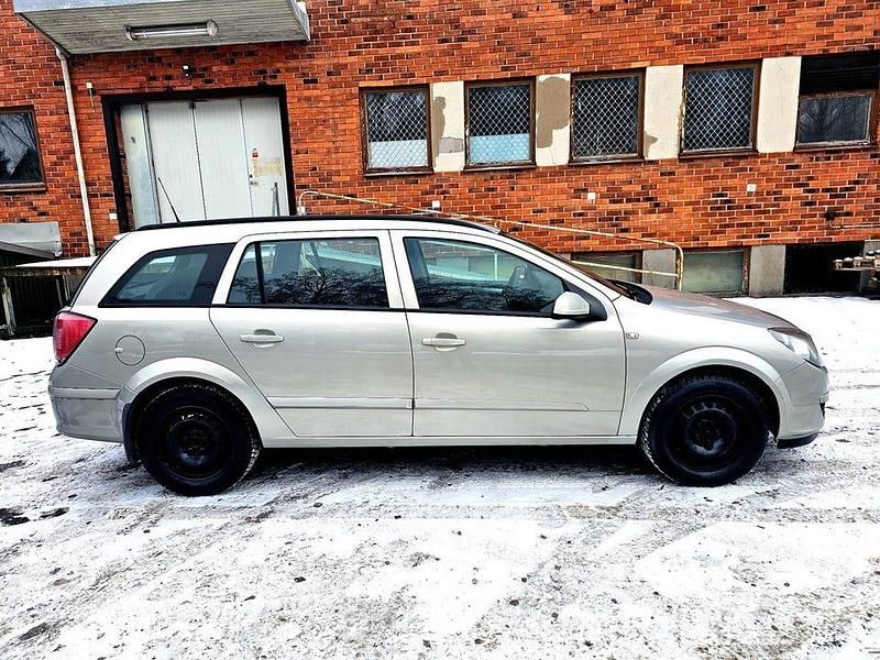 Begagnad Opel Astra 105 HK (77 kW) 2005 Grå Kombi