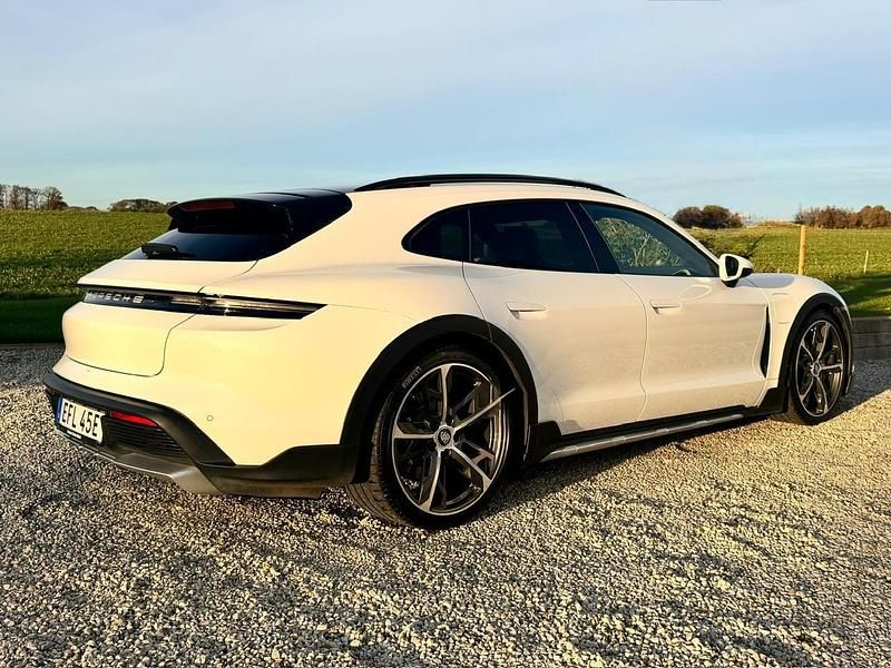 Vit Begagnad 2023 Porsche Taycan Cross Turismo Sedan | 775 000 kr (Bra pris) - Bild 1/4
