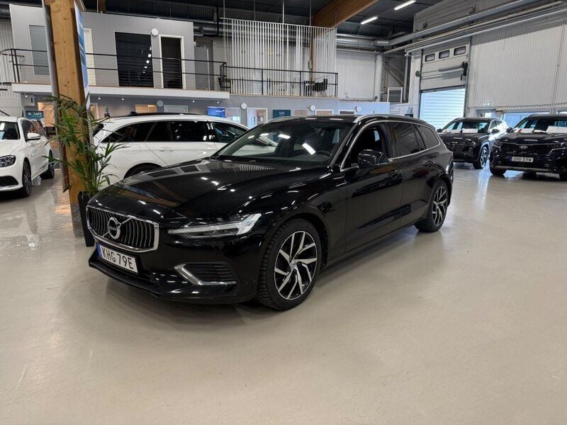 Svart Begagnad 2021 Volvo V60 Inscription Kombi | 299 000 kr (Marknadspris) - Bild 1/4