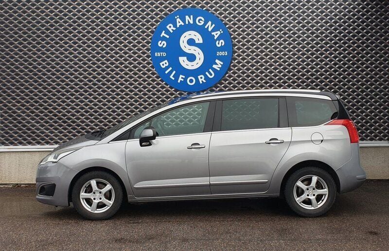Grå Begagnad 2013 Peugeot 5008 Minibuss | 95 000 kr (Dyr) - Bild 1/4