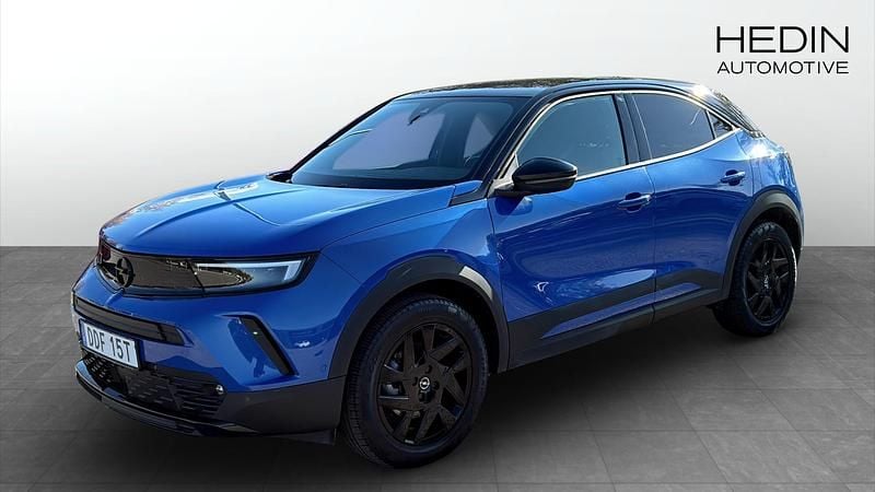 Blå (blue) Begagnad 2022 Opel Mokka-e GS Line SUV | 199 900 kr (Marknadspris) - Bild 1/4