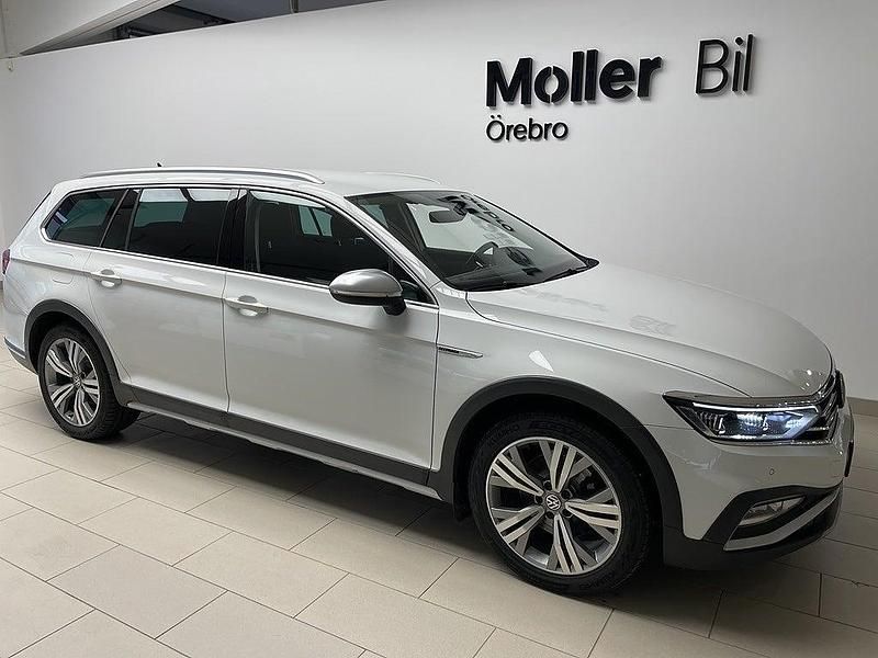Pure white Begagnad 2020 VW Passat Alltrack Kombi | 274 900 kr (Marknadspris) - Bild 1/4