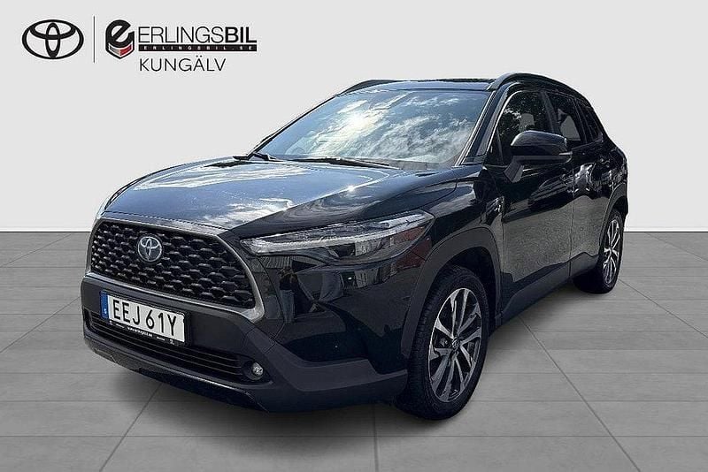 Svart Begagnad 2022 Toyota Corolla Cross Style SUV | 354 900 kr (Marknadspris) - Bild 1/4