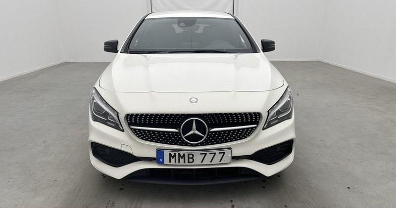 Vit Begagnad 2017 Mercedes CLA200 Shooting Brake AMG Kombi | 170 000 kr (Marknadspris) - Bild 1/4