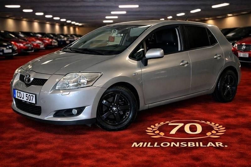 Begagnad Toyota Auris 126 HK (92 kW) 2007 Silver Halvkombi