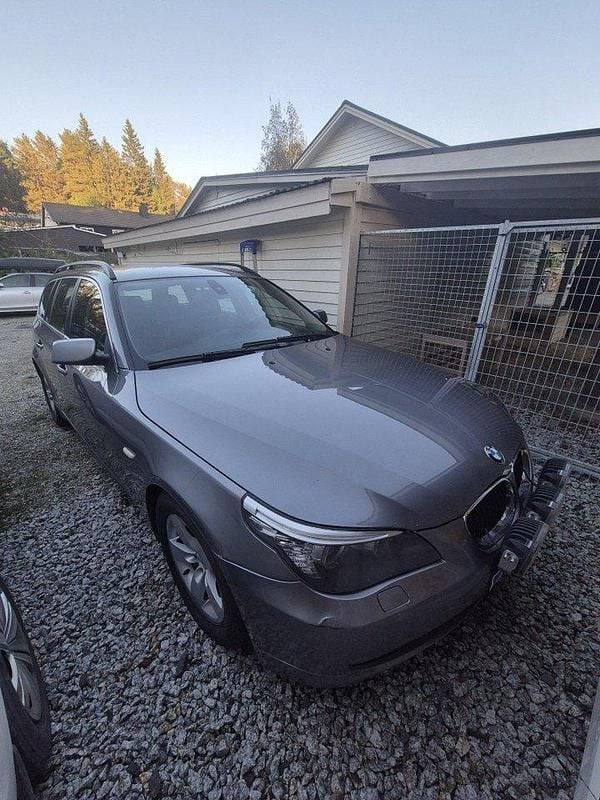 Grå Begagnad 2008 BMW 520 Kombi | 29 000 kr (Superpris) - Bild 1/1