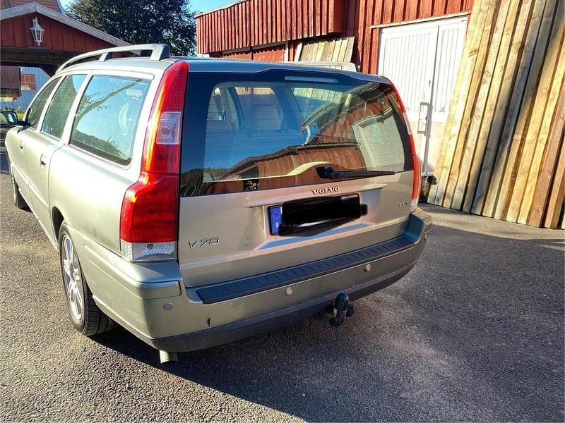 Grön Begagnad 2006 Volvo V70 Kinetic Kombi | 19 000 kr (Marknadspris) - Bild 1/4