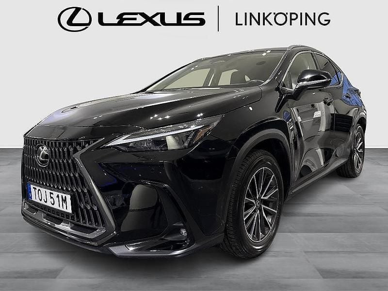 Svart Begagnad 2023 Lexus NX350h Business Edition SUV | 439 000 kr (Marknadspris) - Bild 1/4
