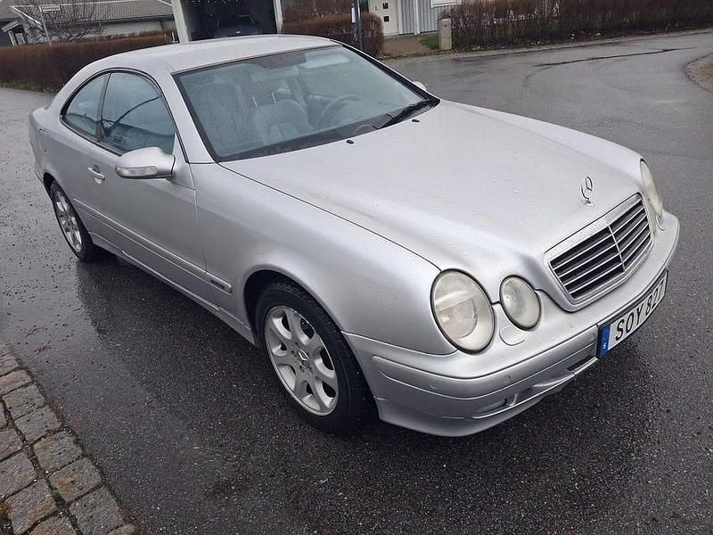 Gråmetallic Begagnad 2002 Mercedes CLK320 Avantgarde Sportkupé | 35 000 kr (Superpris) - Bild 1/4