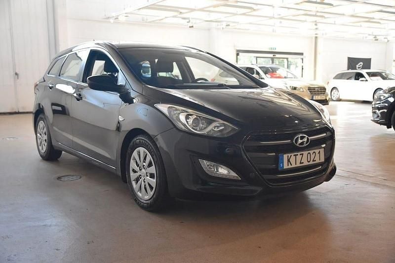 Begagnad Hyundai i30 Select 101 HK (74 kW) 2015 Svart Kombi