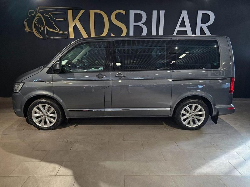 Grå Begagnad 2019 VW Multivan Highline Minibuss | 369 500 kr - Bild 1/4