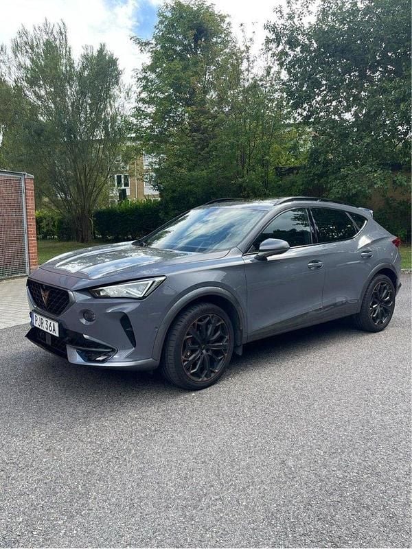 Grå Begagnad 2022 Cupra Formentor SUV | 335 000 kr (Bra pris) - Bild 1/4