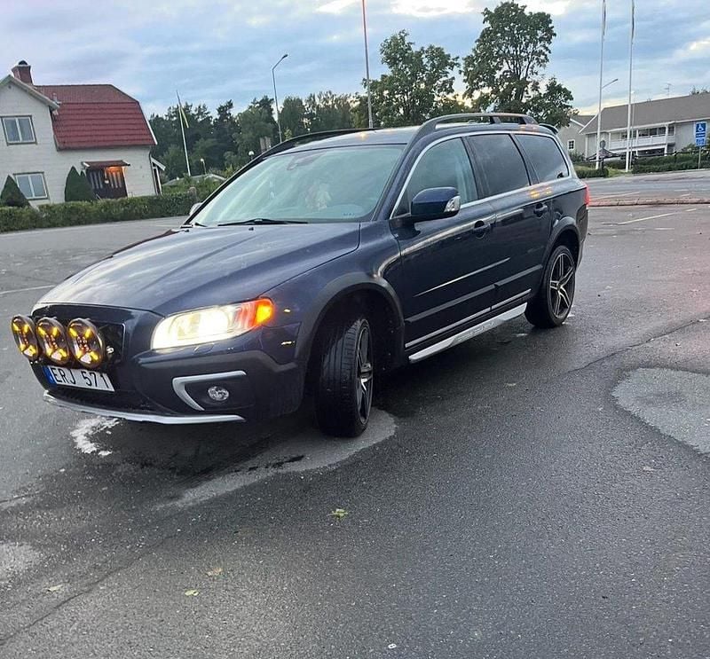Blå Begagnad 2014 Volvo XC70 Summum Kombi | 173 000 kr (Marknadspris) - Bild 1/4