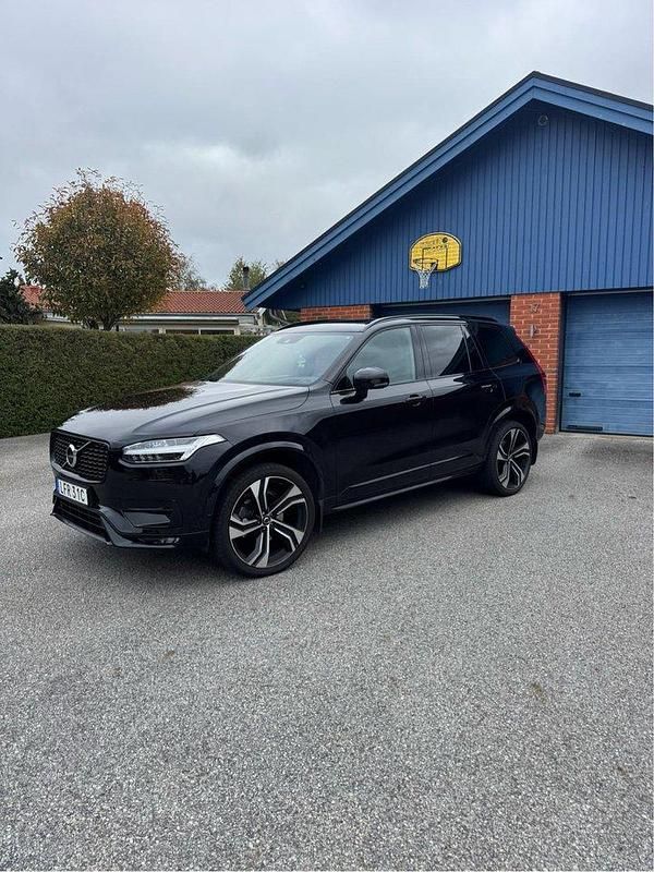 Svart Begagnad 2021 Volvo XC90 R-Design SUV | 595 000 kr (Marknadspris) - Bild 1/4