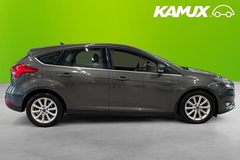 Begagnad Ford Focus 126 HK (92 kW) 2016 Silver/grå Halvkombi