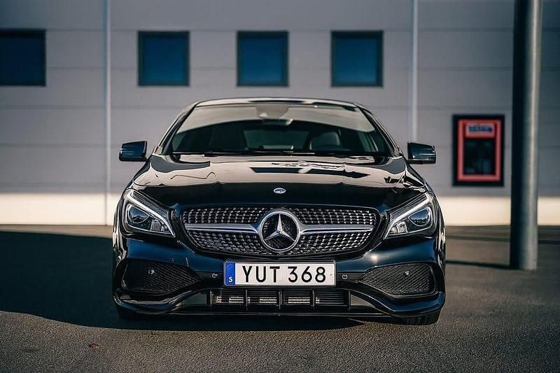 Svart Begagnad 2019 Mercedes CLA200 AMG Sportkupé | 259 900 kr (Dyr) - Bild 1/4