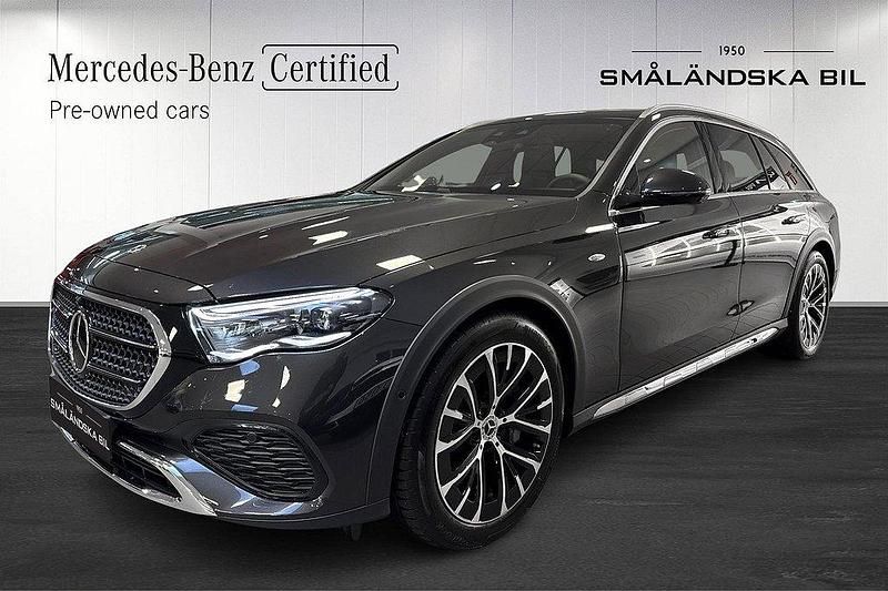 Grå Begagnad 2025 Mercedes E300 Kombi | 749 000 kr - Bild 1/4