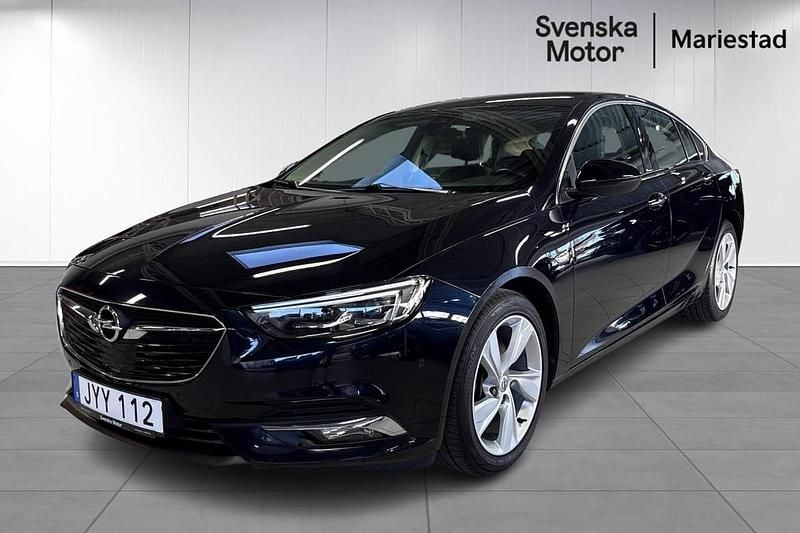 Blå Begagnad 2017 Opel Insignia Business Halvkombi | 159 500 kr (Marknadspris) - Bild 1/4