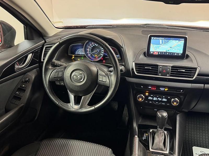 Begagnad Mazda 3 Inclusive 120 HK (88 kW) 2015 Röd Halvkombi