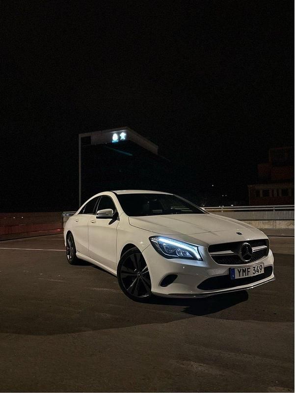 Vit Begagnad 2018 Mercedes CLA200 Sportkupé | 219 900 kr (Superpris) - Bild 1/4