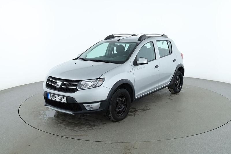 Silver Begagnad 2014 Dacia Sandero Prestige SUV | 73 000 kr (Marknadspris) - Bild 1/3