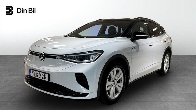 Vit (glacier white metallic bl) Begagnad 2023 VW ID.4 GTX SUV | 399 000 kr (Marknadspris) - Bild 1/4