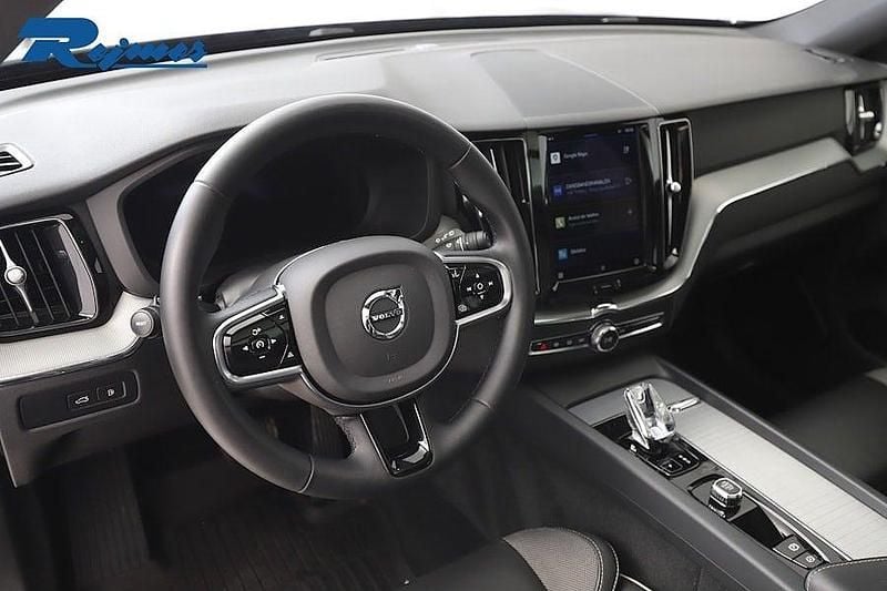 Begagnad Volvo XC60 Plus 253 HK (186 kW) 2022 Onyx svart metallic SUV