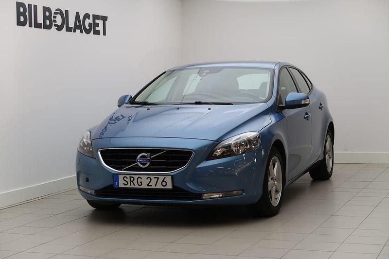 Blå Begagnad 2014 Volvo V40 Kinetic Kombi | 144 800 kr (Marknadspris) - Bild 1/4