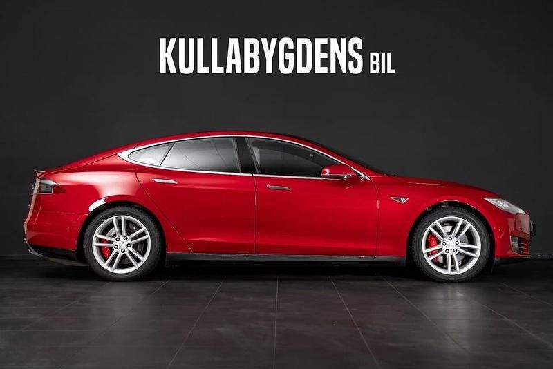 Begagnad Tesla Model S 375 kW (511 HK) 2015 Röd Halvkombi