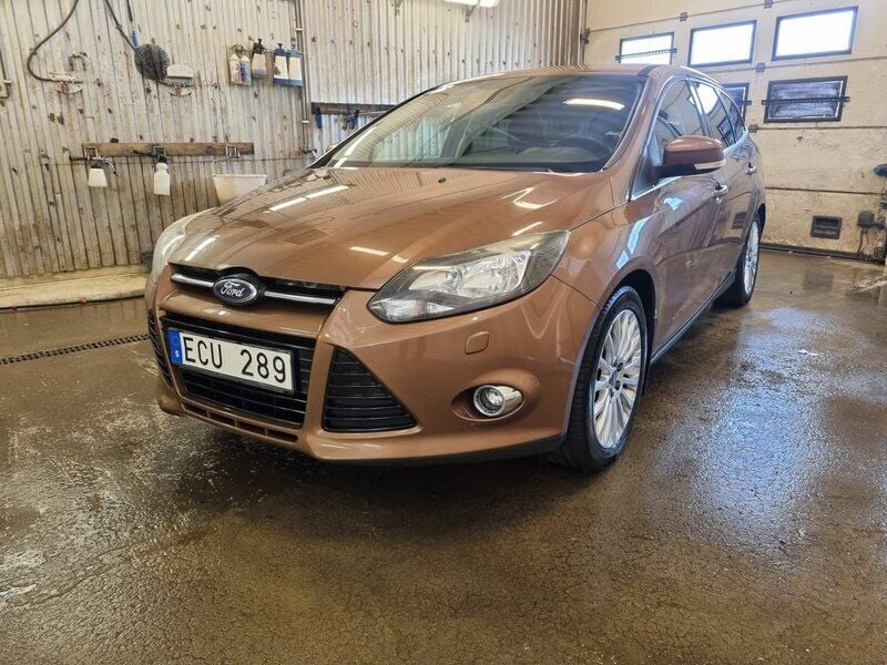 Brun Begagnad 2013 Ford Focus Titanium Kombi | 49 900 kr (Marknadspris) - Bild 1/4