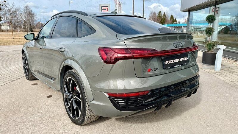 Begagnad Audi SQ8 Sportback e-tron S-Line 370 kW (504 HK) 2023 Grå SUV